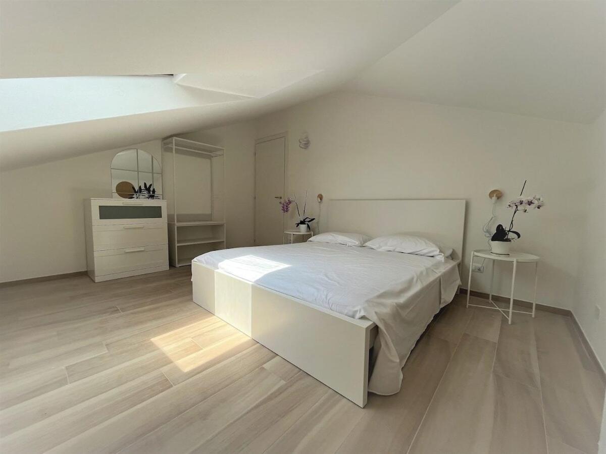Апартаменти Attico Lilium Песк'єра-дель-Гарда Екстер'єр фото